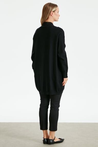 21277.1 OMUZLARI BÜZGÜ DETAYLI TRİKO HIRKA QKS