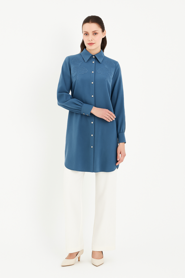 61058 GÖĞSÜ ÇİÇEK DETAYLI ÖNDEN DÜĞMELİ PAMUKLU GÖMLEK #06-25#