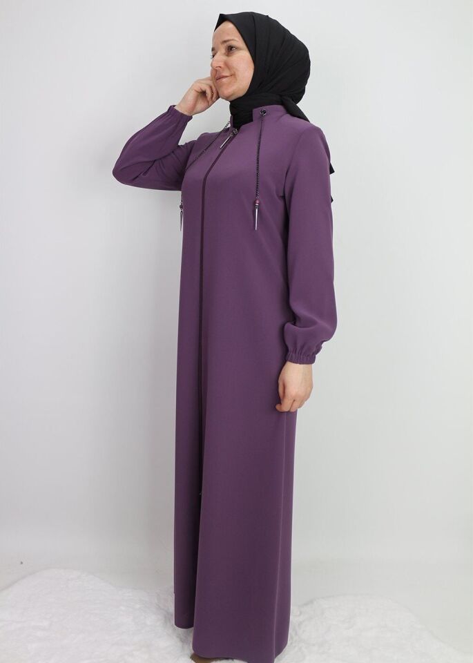 9001YAKASI ZİNCİR DETAYLI HAKİM YAKA FERMUARLI KREP KUMAŞ FERACE QYS 9001 FERACE #22-09#