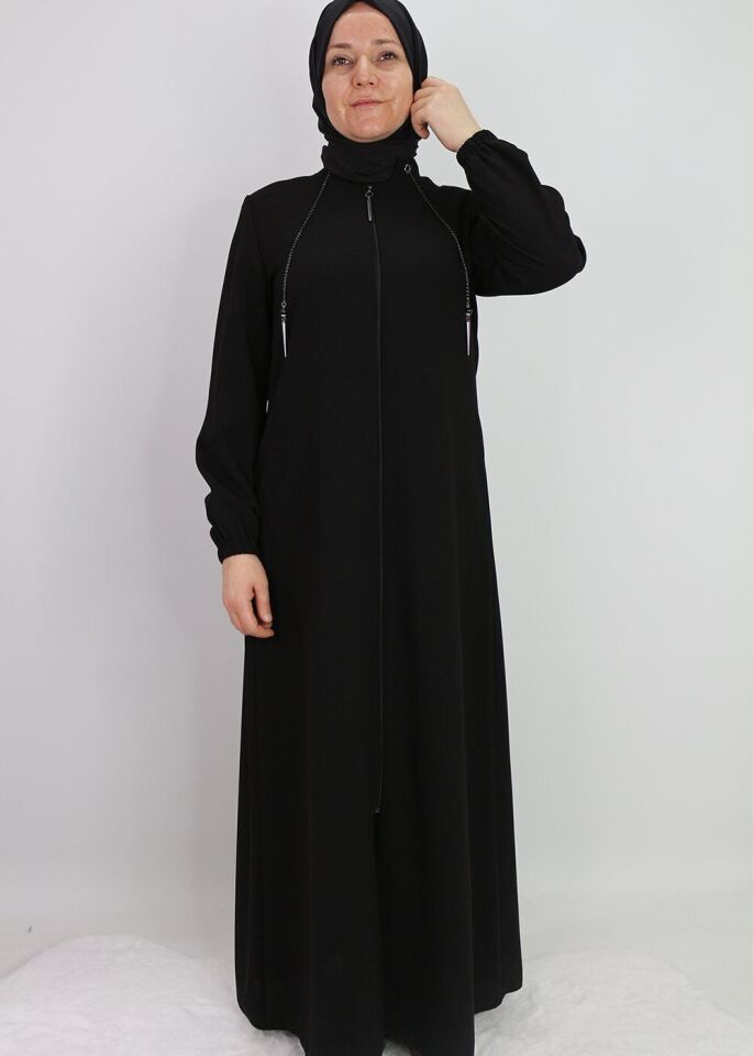 9001YAKASI ZİNCİR DETAYLI HAKİM YAKA FERMUARLI KREP KUMAŞ FERACE QYS 9001 FERACE #22-09#