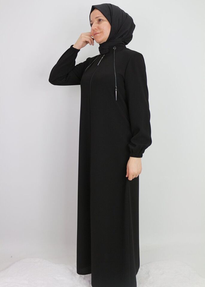 9001YAKASI ZİNCİR DETAYLI HAKİM YAKA FERMUARLI KREP KUMAŞ FERACE QYS 9001 FERACE #22-09#