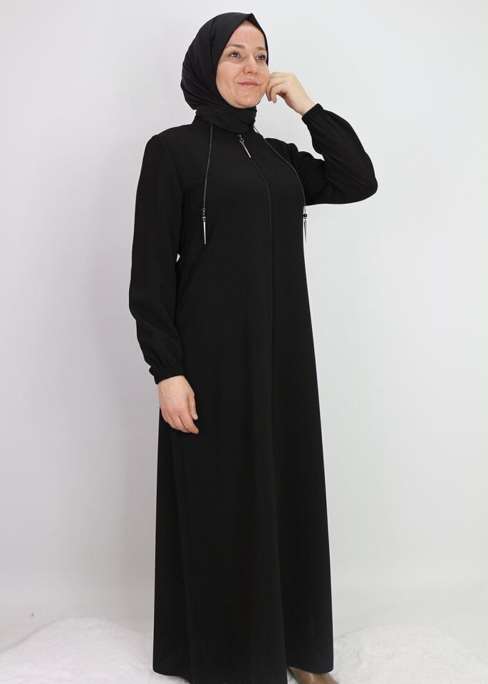 9001YAKASI ZİNCİR DETAYLI HAKİM YAKA FERMUARLI KREP KUMAŞ FERACE QYS 9001 FERACE #22-09#