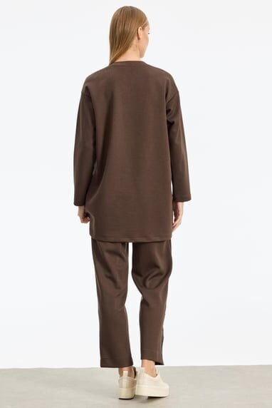 1956.01 ASİMETRİK KESİMLİ TEKNİK KUMAŞ KOMBİNLİ TAKIM QKS