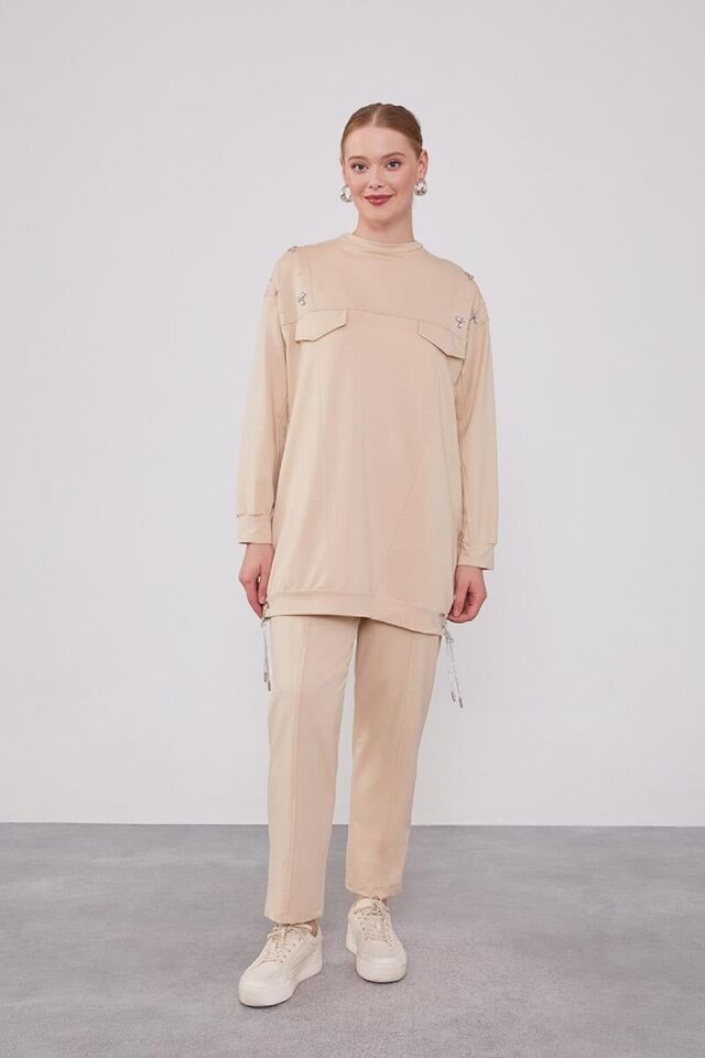 140254 GÖĞÜS KISMI CEP DETAYLI OMUZ TAŞ DETAYLI ETEK UCU İP DETAY 2'Lİ SPOR TAKIM QKS