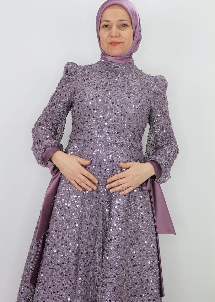 4457 ABİYE ELBİSE ÖNÜ VE ARKASI BOYDAN BONCUK İŞLEMELİ KOL UÇLARI KURDALE MİDİ BOY TASARIM ABİYE ELBİSE #24-010