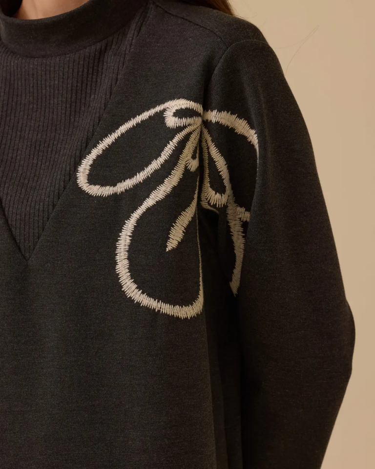 1020 ÖNÜ YIRTMAÇLI KOLU VE ÖN KISMI İŞLEME DETAYLI GÜNLÜK SWEATSHİRT 10002522311020 #12-25#