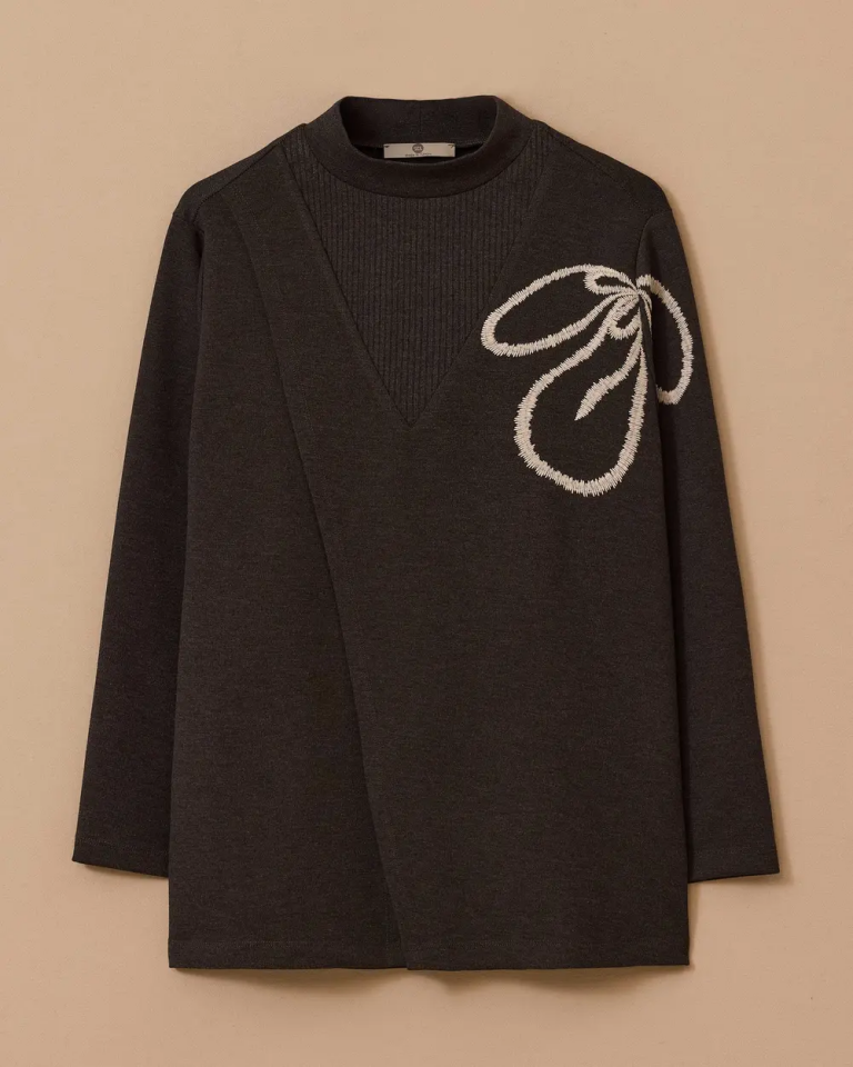 1020 ÖNÜ YIRTMAÇLI KOLU VE ÖN KISMI İŞLEME DETAYLI GÜNLÜK SWEATSHİRT 10002522311020 #12-25#