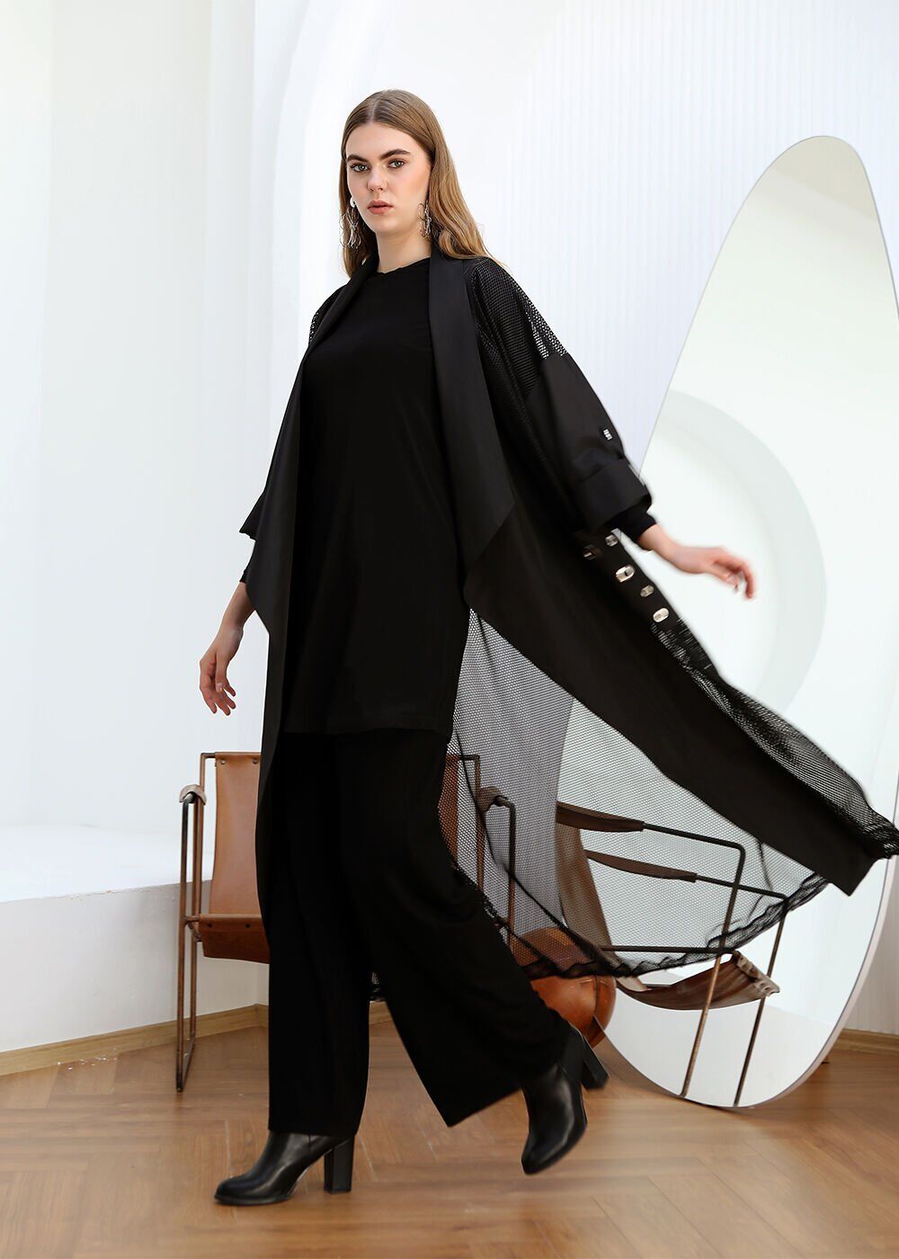 43422 KOL VE SIRTI FİLE DETAYLI KRAVUZE YAKA KOL KATLAMA DETAYLI CEPLERİ ZIMBA DETAYLI SPOR KAP