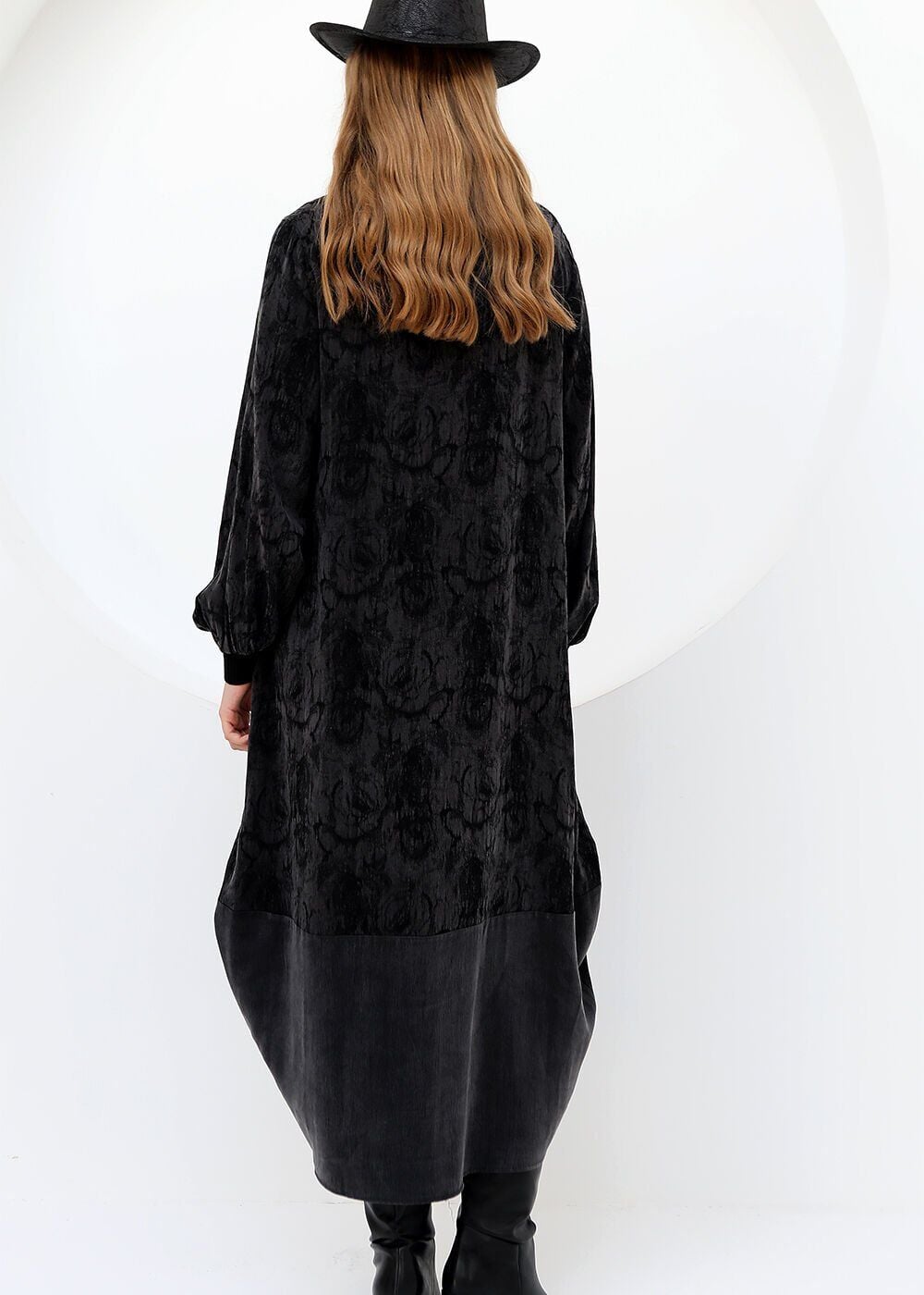 43302 BALIKÇI YAKA KOL UCU LASTİKLİ ALT KISMI DETAYLI KENDİNDEN DESENLİ ELBİSE