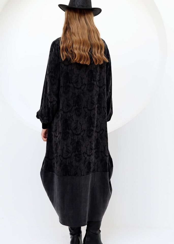 43302 BALIKÇI YAKA KOL UCU LASTİKLİ ALT KISMI DETAYLI KENDİNDEN DESENLİ ELBİSE