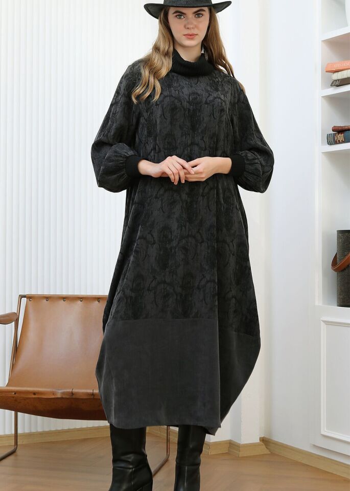 43302 BALIKÇI YAKA KOL UCU LASTİKLİ ALT KISMI DETAYLI KENDİNDEN DESENLİ ELBİSE