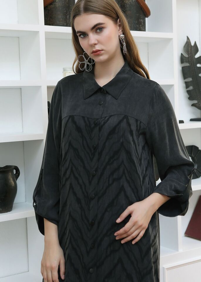 43407 ÖNDEN DÜĞMELİ GÖMLEK YAKA ÖNÜ DESENLİ ARKASI DÜZ KOLU KATLAMALI KAP