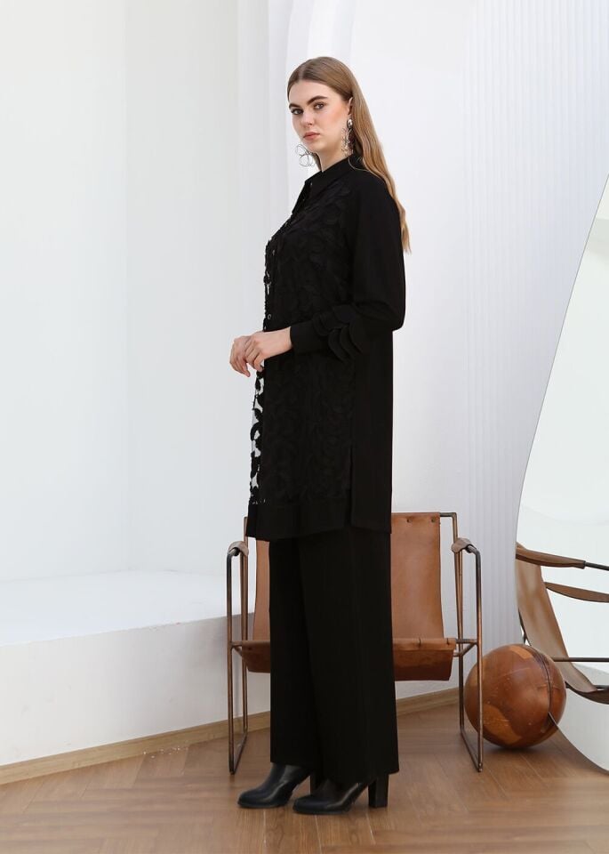 43814 ÖNÜ DÜĞMELİ YAKA ÖN VE EN ALT KISIM TRİKO İÇ SANDY KUMAŞ KOL UZUN DIŞ ÇİÇEK TÜL DETAYLI ŞIK TAKIM