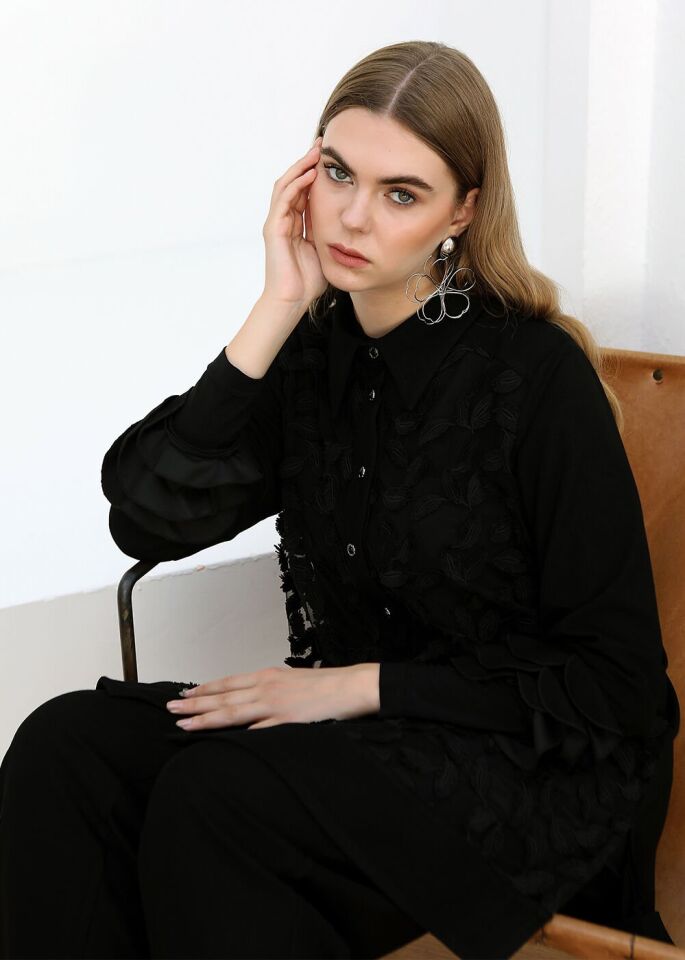 43814 ÖNÜ DÜĞMELİ YAKA ÖN VE EN ALT KISIM TRİKO İÇ SANDY KUMAŞ KOL UZUN DIŞ ÇİÇEK TÜL DETAYLI ŞIK TAKIM