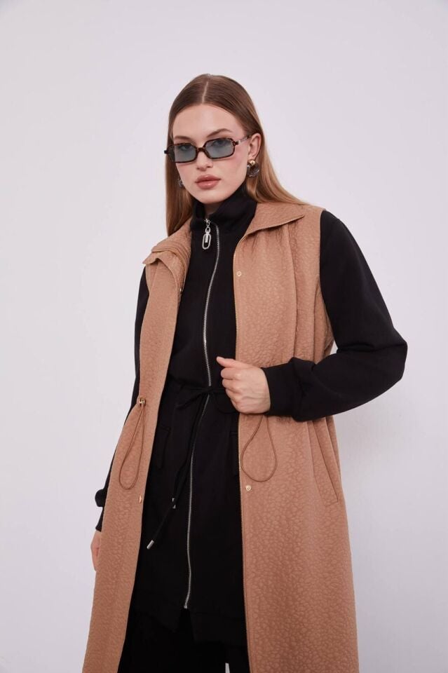 710032 ÖNÜ FERMUARLI BELİ LASTİKLİ CEPLİ KAPİTONE YELEK #12-25#