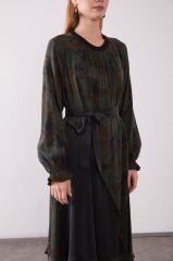 330325 SIFIR YAKA KOL UCU LASTİKLİ ÖNÜ KENDİNDEN DESENLİ ETEK UCU KAT DETAYLI KUPRA ELBİSE #12-25#