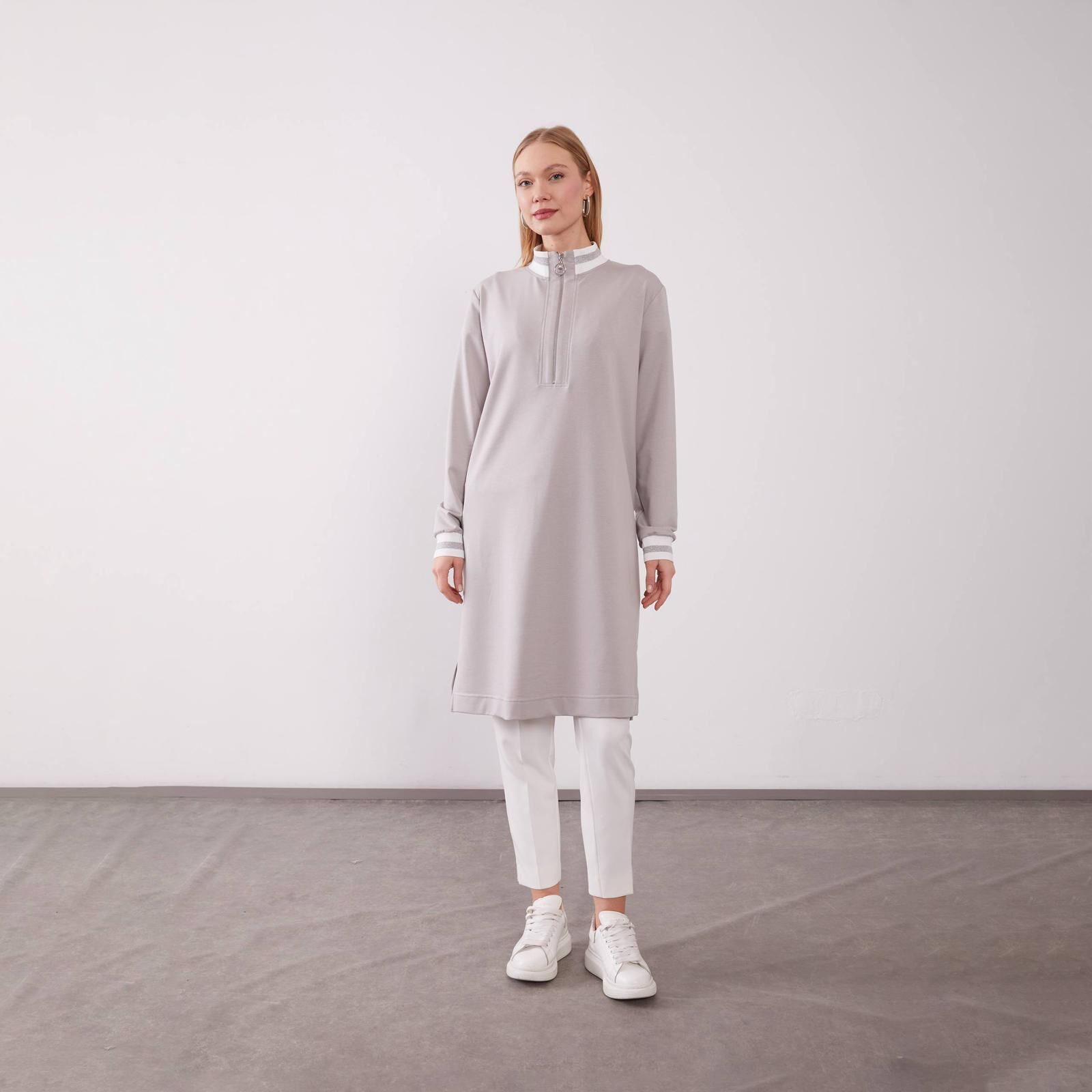 210292 ÖNÜ YARIM FERMUARLI YAKASI VE KOL UCU ŞERİT DETAYLI LASTİKLİ YANLARI YIRTMAÇLI TUNİK #12-25#