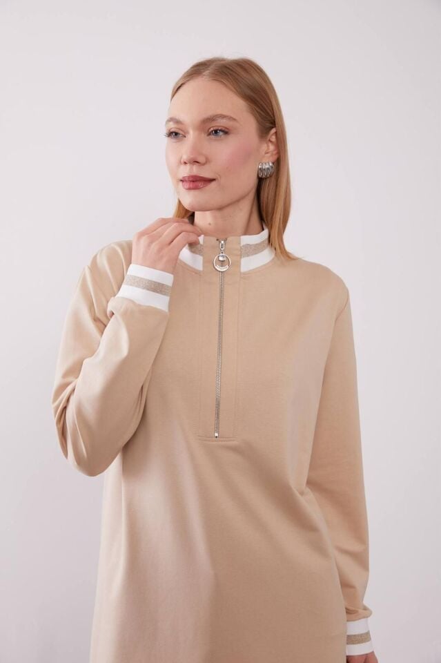 210292 ÖNÜ YARIM FERMUARLI YAKASI VE KOL UCU ŞERİT DETAYLI LASTİKLİ YANLARI YIRTMAÇLI TUNİK #12-25#