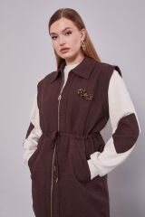 125013 TUNİĞİN KOLLARI DETAYLI YELEĞİN BELİ BAĞLAMALI BROŞ VE CEP DETAYLI PANTOLONUN BELİ LASTİKLİ CE CEPLİ 3'LÜ TAKIM #12-25#