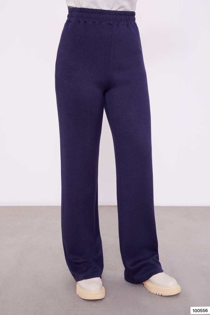 100556 YARIM BALIKÇI YAKA KOL UCU VE ALT KISMI SİM DETAYLI PANTOLONU BELİ LASTİKLİ BOL PAÇA SPOR TAKIM