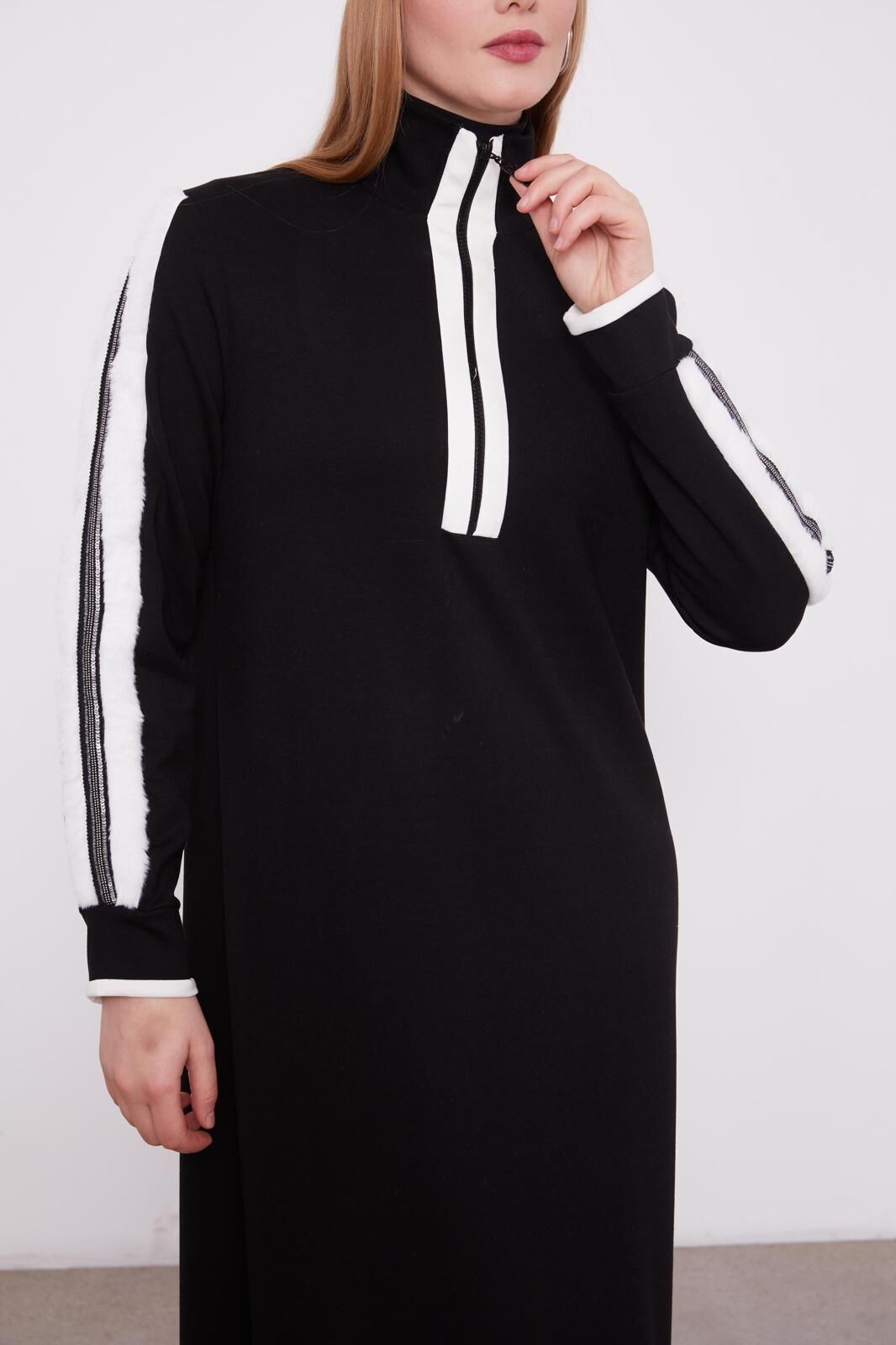 330255 ELBİSE KOLLARI ŞERİT KÜP DETAYLI ÖN GÖĞÜSE KADAR FERMUARLI KOL UCU MANŞETLİ OYŞO KUMAŞ İKİ İPLİK ELBİSE