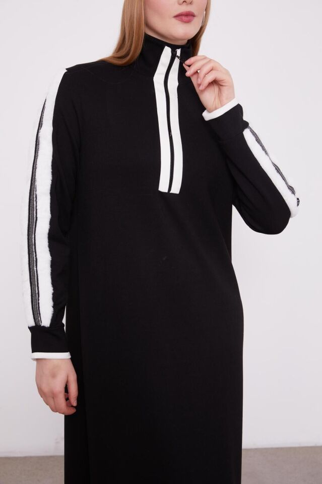 330255 ELBİSE KOLLARI ŞERİT KÜP DETAYLI ÖN GÖĞÜSE KADAR FERMUARLI KOL UCU MANŞETLİ OYŞO KUMAŞ İKİ İPLİK ELBİSE