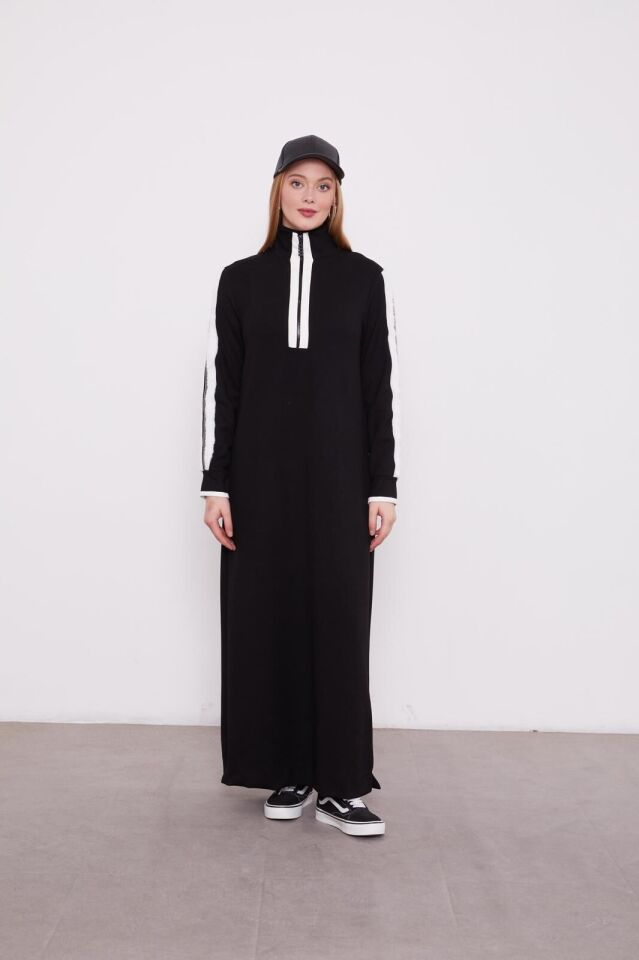 330255 ELBİSE KOLLARI ŞERİT KÜP DETAYLI ÖN GÖĞÜSE KADAR FERMUARLI KOL UCU MANŞETLİ OYŞO KUMAŞ İKİ İPLİK ELBİSE