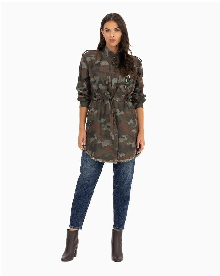 1065 CEKET KAMUFLAF DESENLİ BELİ BÜZGÜLÜ ARMALI TİFSİTMELİ APLETLİ CEP DETAYLI CEKET