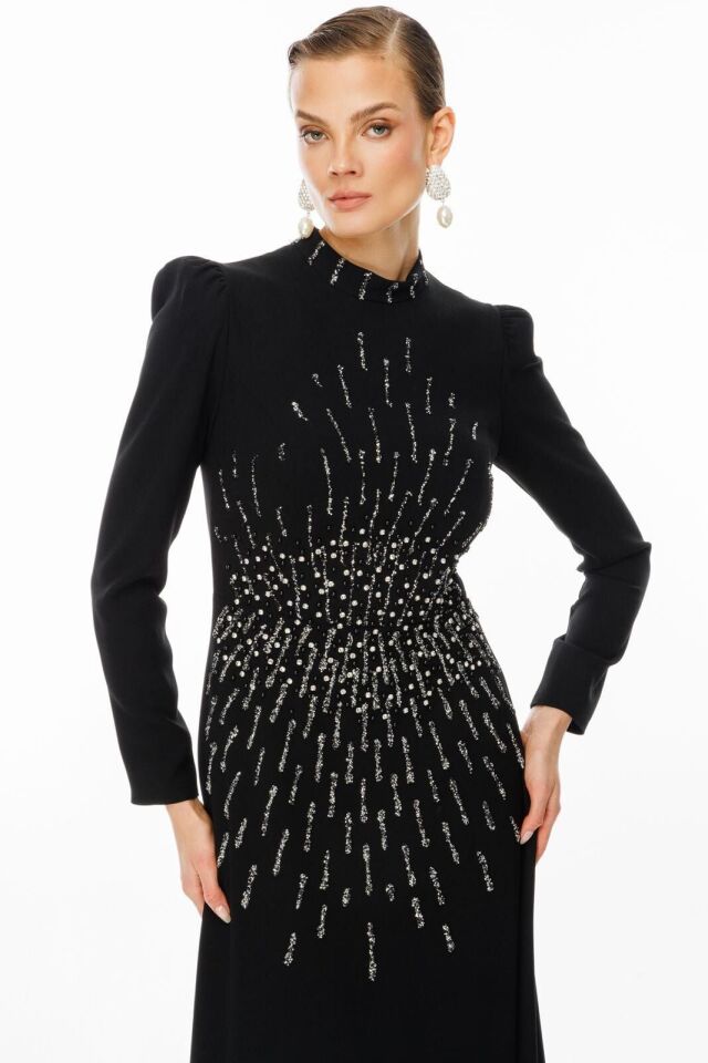 30003 ÖN KISMI GÖGÜSTEN YARIYA KADAR BONCUK VE TAŞ İŞLEMELİ KREP KUMAŞ ABİYE #26#