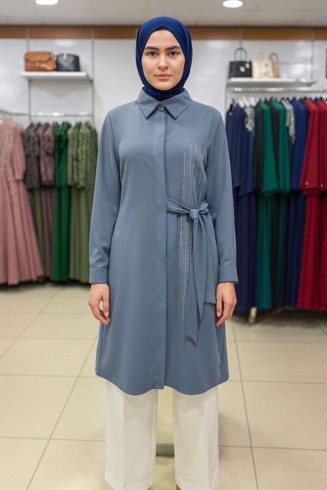 25210 ÖNÜ GİZLİ DÜĞMELİ YANDAN TAŞ DETAYLI VE BAĞLAMALI ŞIK GÖMLEK TUNİK #05-25#