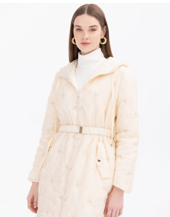1020 NAKIŞ DETAYLI KAPÜŞONLU MİDİ BOY ANORAK KABAN ANAROK KABAN 11231305601020 QKS KABAN #23-10# 42 - EKRU
