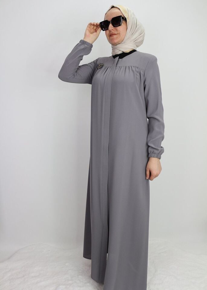 4063 GÖĞSÜ BROŞ DETAYLI ROBALI SIFIR YAKA FERACE QYS 4063 FERACE #23-01#