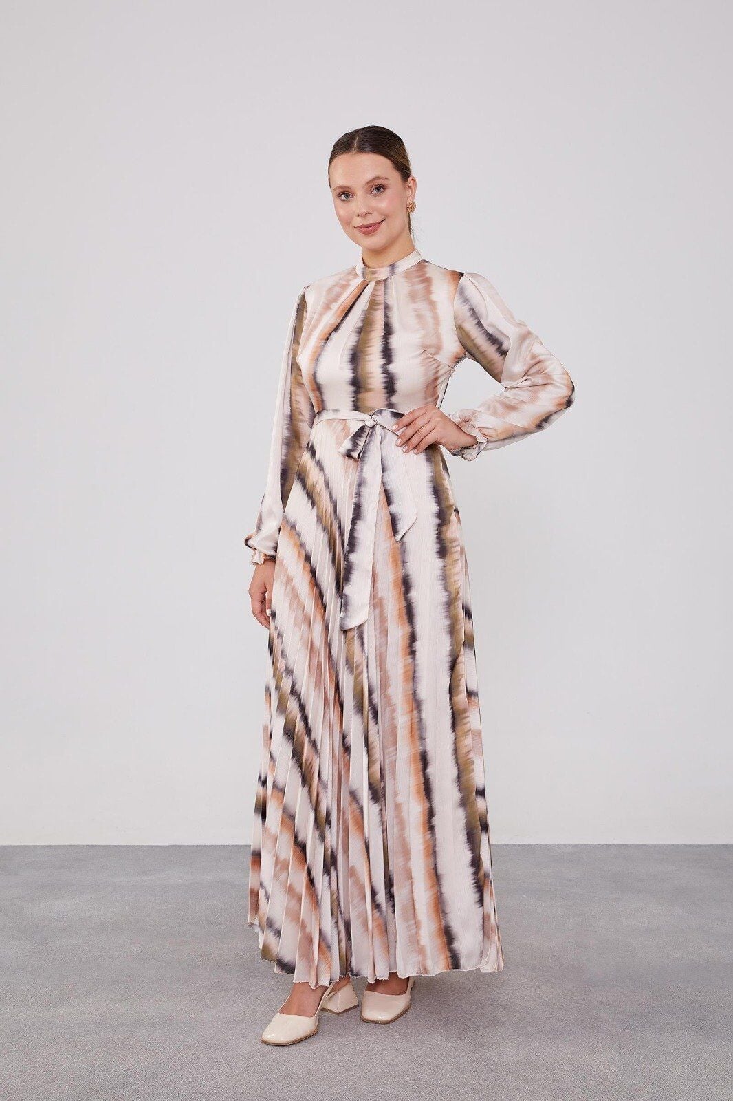 330212 YORYO SATEN PİLİSELİ KUŞAKLI SATEN ELBİSE QYS ELBİSE  #24-07#