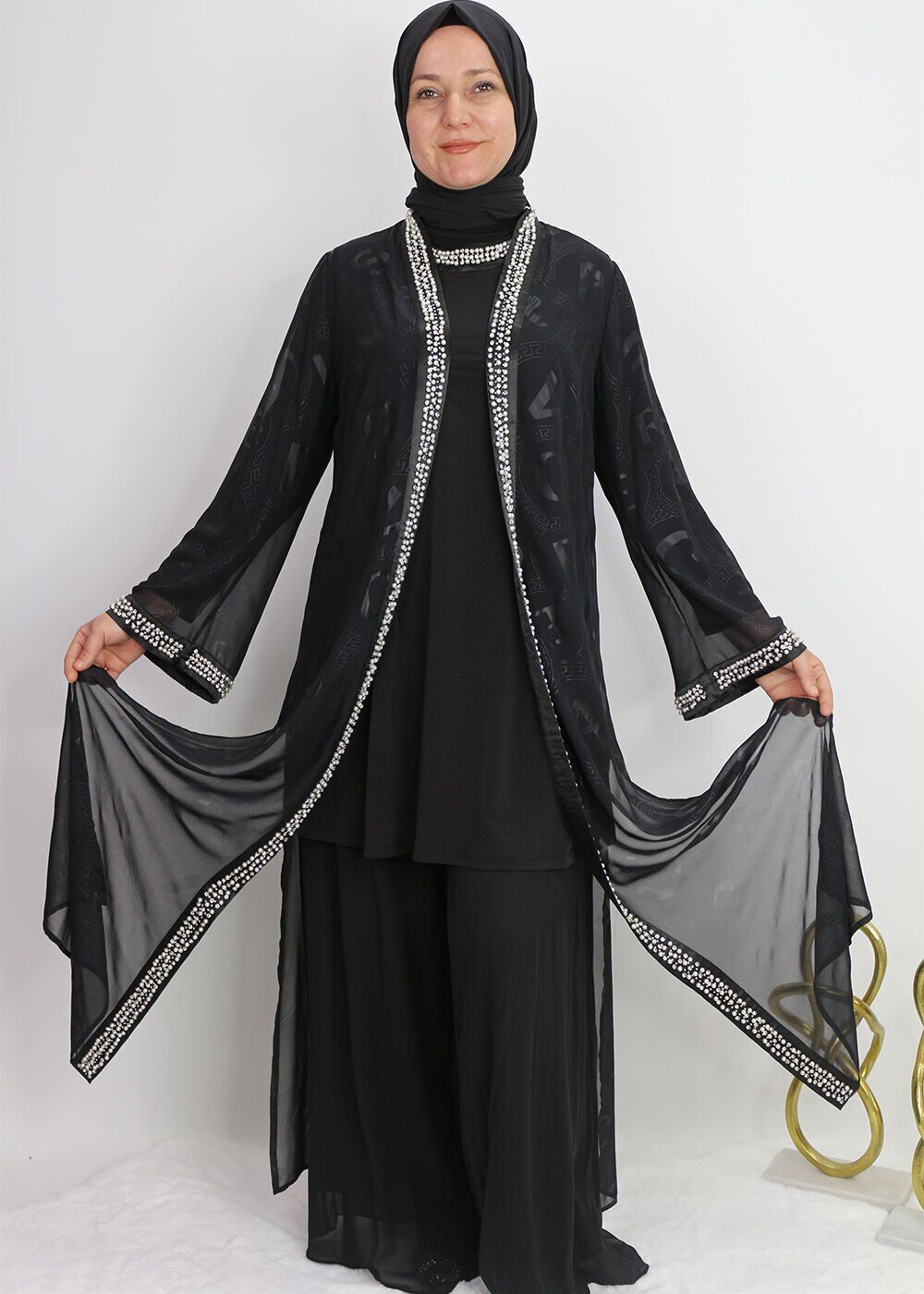 40993 İÇ BLUZ KISA SANDY KUMAŞ YAKASI BONCUK DETAYLI ÜZERİNDEKİ SİFON TÜLÜ HARF BASKILI KENARI VE KOL UCU BONCUK DETAYLI YIRTMAÇLI ŞIK TAKIM