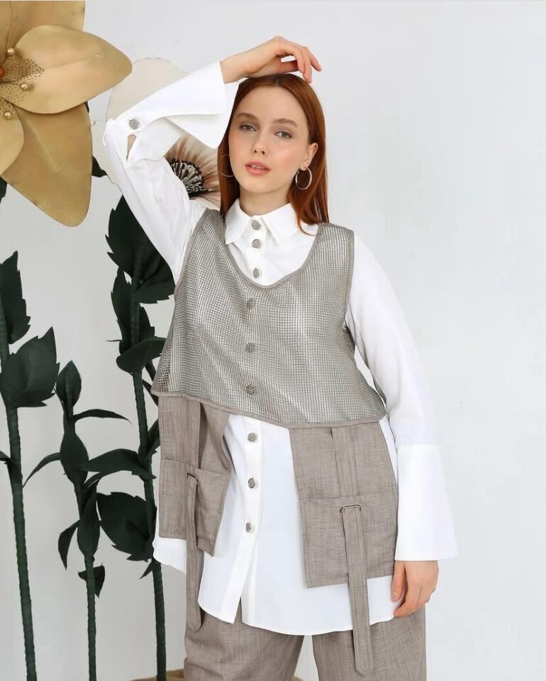 42802 İÇ ÖNÜ DÜĞMELİ GÖMLEK YAKA KOLU VOLAN ÜST FİLE DETAYLI PANTOLONUN BELİ LASTİKLİ BOL PAÇA ŞIK 3LÜ TAKIM