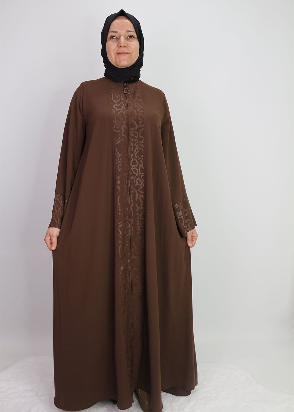 520538 FERACE ÖNÜ FERMUARLI KOL UCU ÖNÜ JAKAR DESENLİ MEDİNE İPEĞİ SIFIR YAKA SPOR ŞIK FERACE