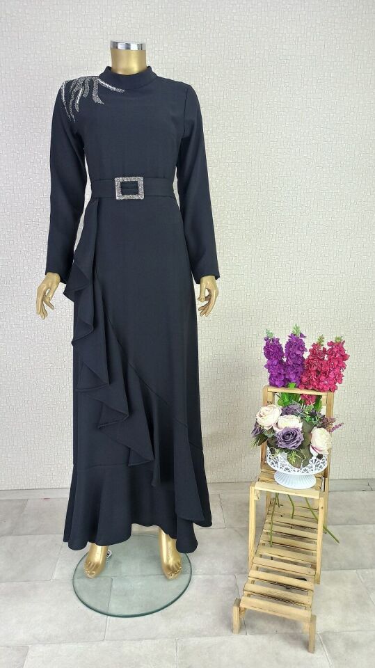 4015 OMZU TAŞ DETAYLI BELİ VEMERLİ VE TAŞLI VOLANLI SIFIR YAKA ELBİSE QKS ABİYE ELBİSE #23-02#