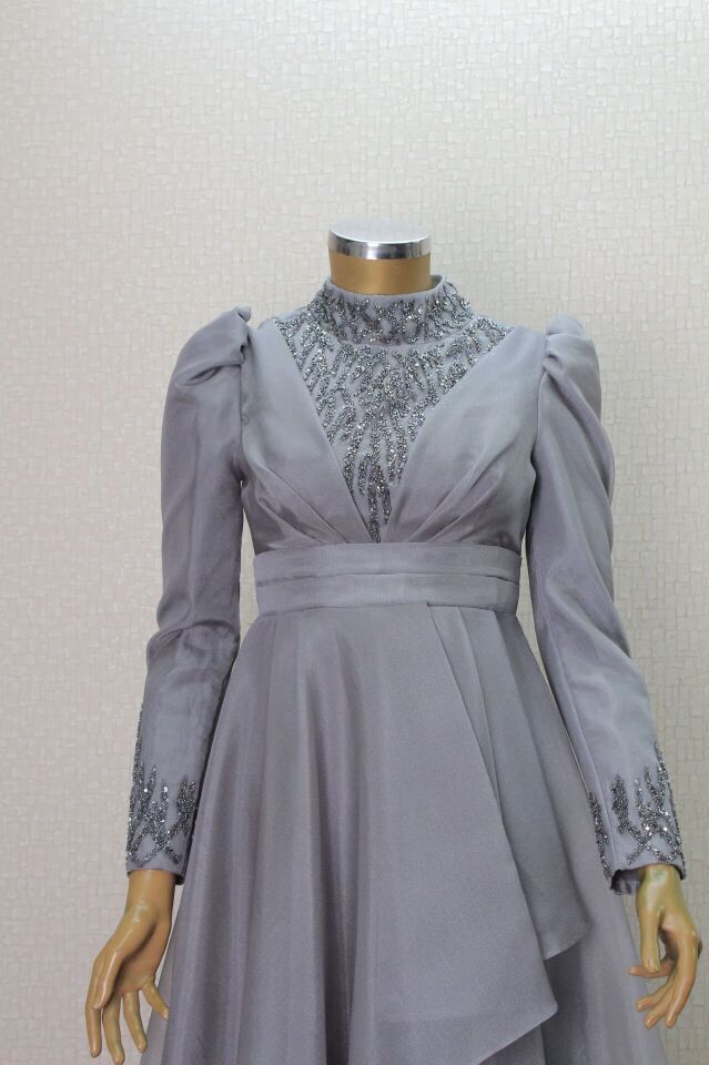 105 ÖNÜ VE KOLU UCU TAŞ İŞLEMELİ BELİ PİLİSE KEMERLİ HAKİM YAKA ABİYE ELBİSE QYS ABİYE ELBİSE105 #23-03#