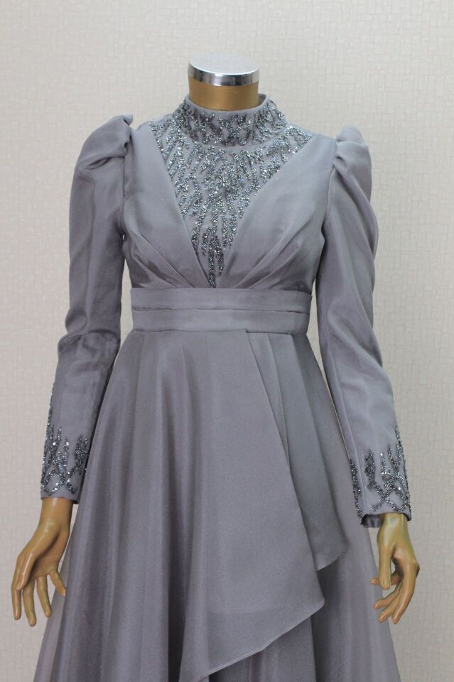 105 ÖNÜ VE KOLU UCU TAŞ İŞLEMELİ BELİ PİLİSE KEMERLİ HAKİM YAKA ABİYE ELBİSE QYS ABİYE ELBİSE105 #23-03#