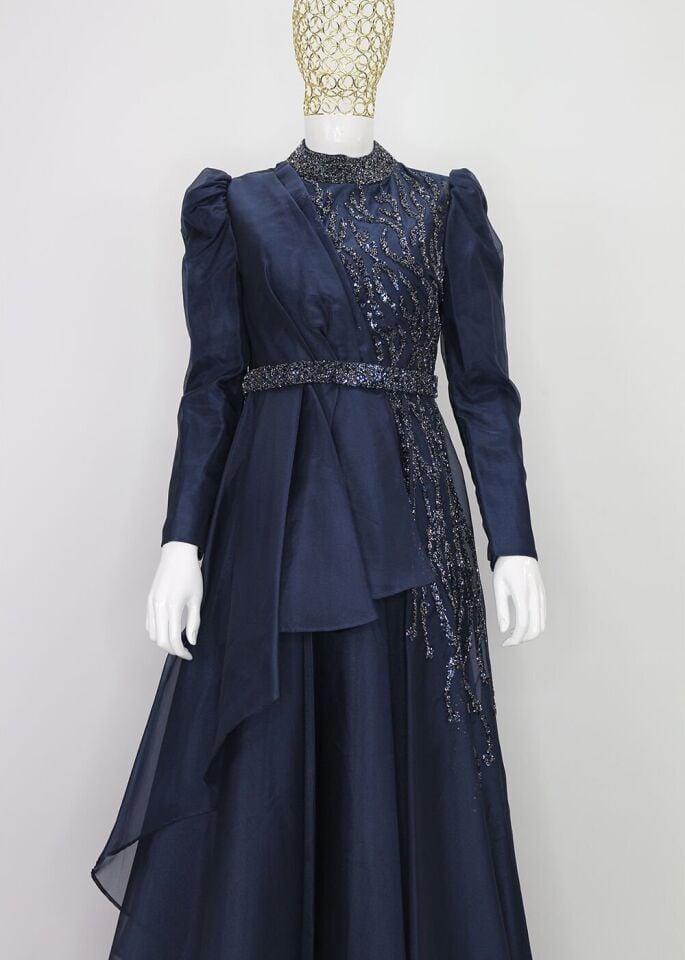 108 YAKASI VEK ÖNÜ TAŞ İŞLEMELİ ETEĞİ TÜL DETAYLI SIFIR YAKA TASARIM ABİYE ELBİSE QYS ABİYE ELBİSE 108 #23-03#