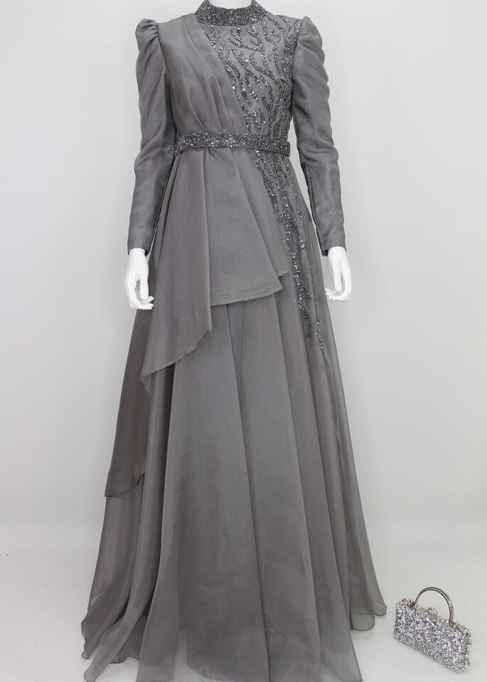 108 YAKASI VEK ÖNÜ TAŞ İŞLEMELİ ETEĞİ TÜL DETAYLI SIFIR YAKA TASARIM ABİYE ELBİSE QYS ABİYE ELBİSE 108 #23-03#