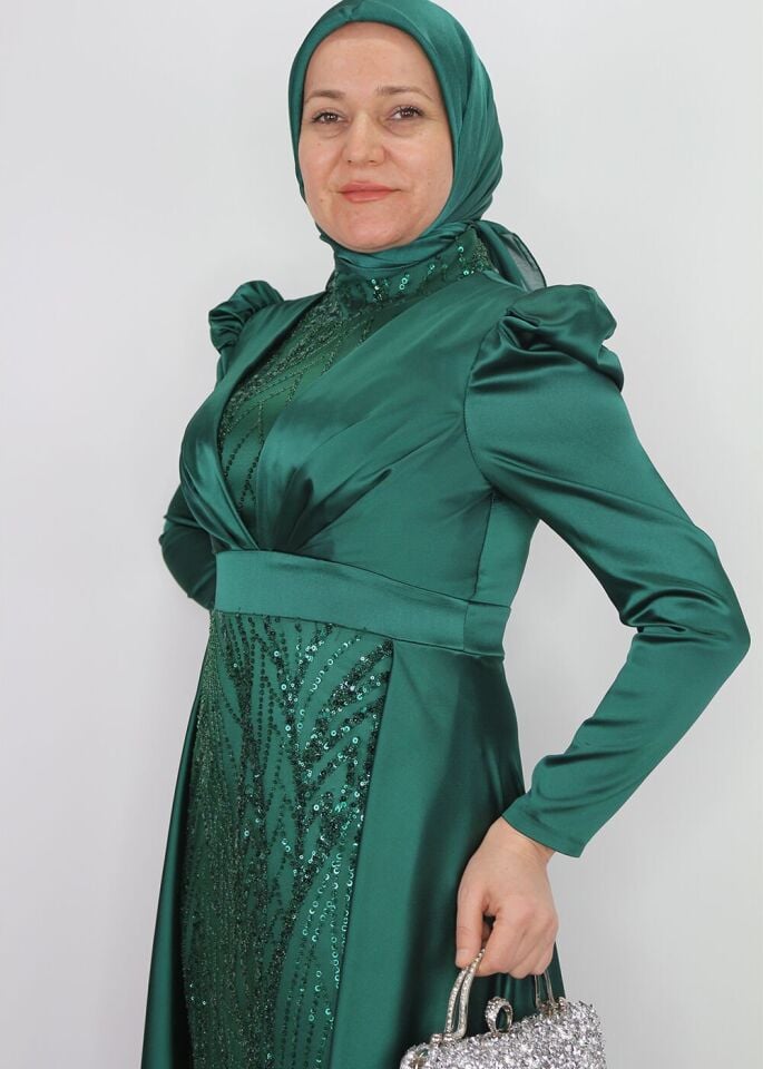 104 ÖNÜ TAŞ VE PUL İŞLEMELİ SIFIR YAKA SATEN BALIK TASARIM ABİYE ELBİİSE QYS ABİYE ELBİSE #23-03#