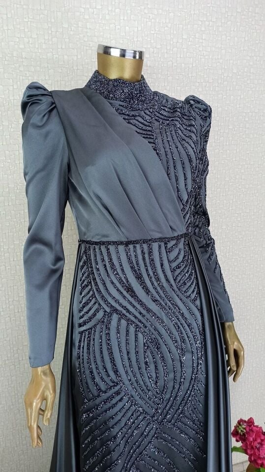 146 KOLLARI VE ÖNÜ TAŞ İŞLEMELİ DILLI PELELRİNLİ HAKİM YAKA BALIK MODEL TASARIM ABİYE QYS ABİYE ELBİSE 146 #23-04#