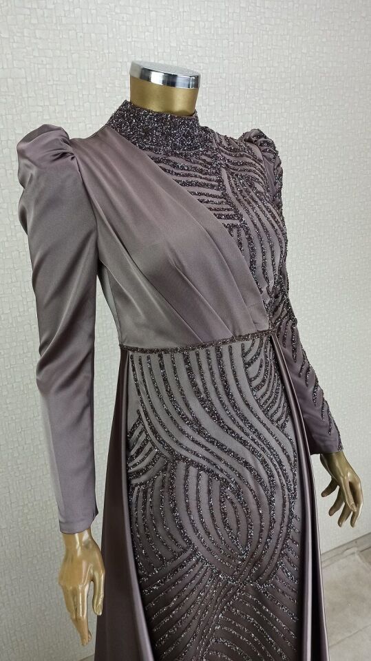 146 KOLLARI VE ÖNÜ TAŞ İŞLEMELİ DILLI PELELRİNLİ HAKİM YAKA BALIK MODEL TASARIM ABİYE QYS ABİYE ELBİSE 146 #23-04#