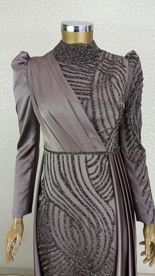 146 KOLLARI VE ÖNÜ TAŞ İŞLEMELİ DILLI PELELRİNLİ HAKİM YAKA BALIK MODEL TASARIM ABİYE QYS ABİYE ELBİSE 146 #23-04#