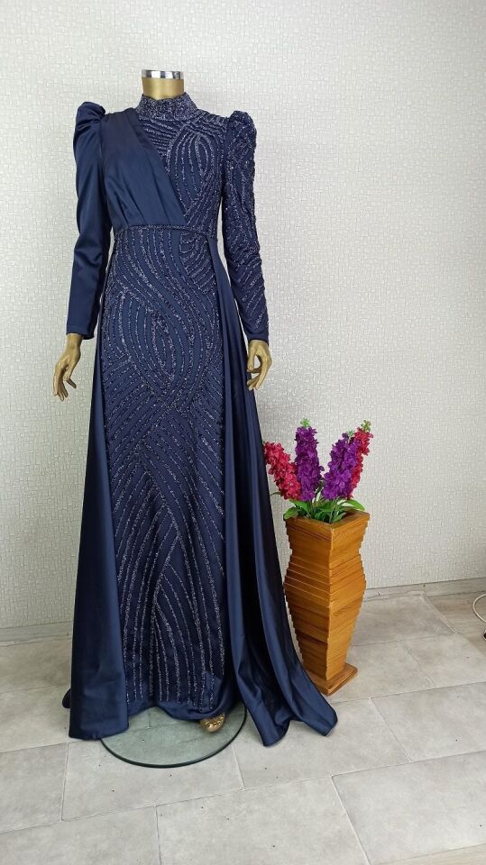 146 KOLLARI VE ÖNÜ TAŞ İŞLEMELİ DILLI PELELRİNLİ HAKİM YAKA BALIK MODEL TASARIM ABİYE QYS ABİYE ELBİSE 146 #23-04#