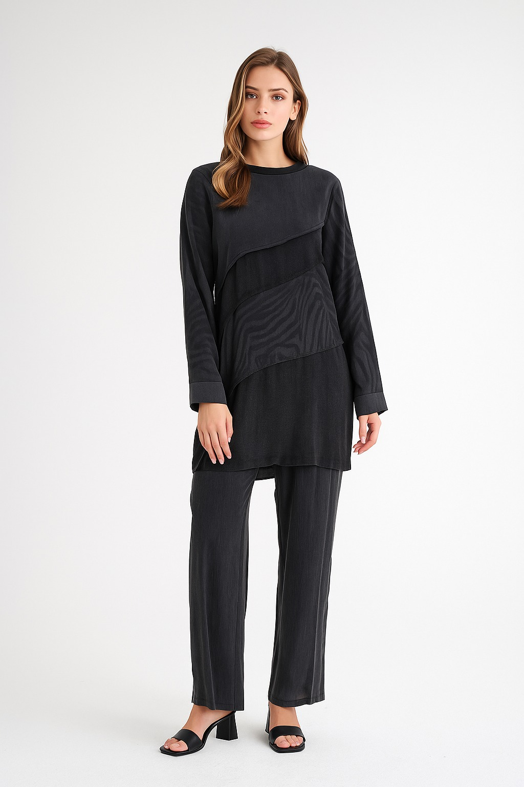 2808 SIFIR YAKA KOL UCU FERMUARLI ÖNÜ KENDİNDEN ÇİZGİLİ VE KAT DETAYLI PANTOLONUN BELİ YARIM LASTİKLİ YANLARI DESENLİ İKİLİ TAKIM #09-25#