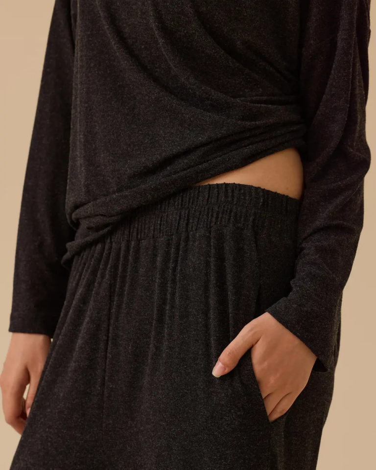 10002522711004 DÜŞÜK OMUZLU DÜZ KESİM PANTOLONUN BELİ LASTİKLİ TAKIM #10-25#