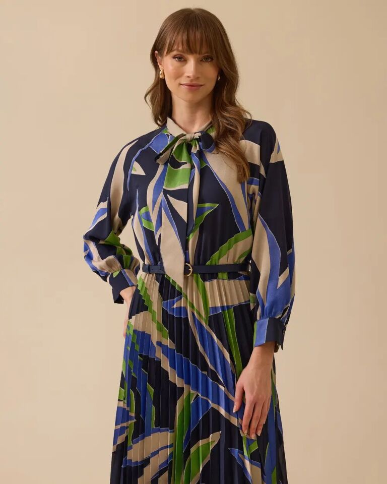 1018 ŞIK ELBİSE YAKASI BAĞLAMALI ÖNÜ YARIM DÜĞMELİ BELDEN AŞAĞI PİLELİ BALON KOL KEMER DETAYLI DESENLİ ŞIK ELBİSE #03-25#