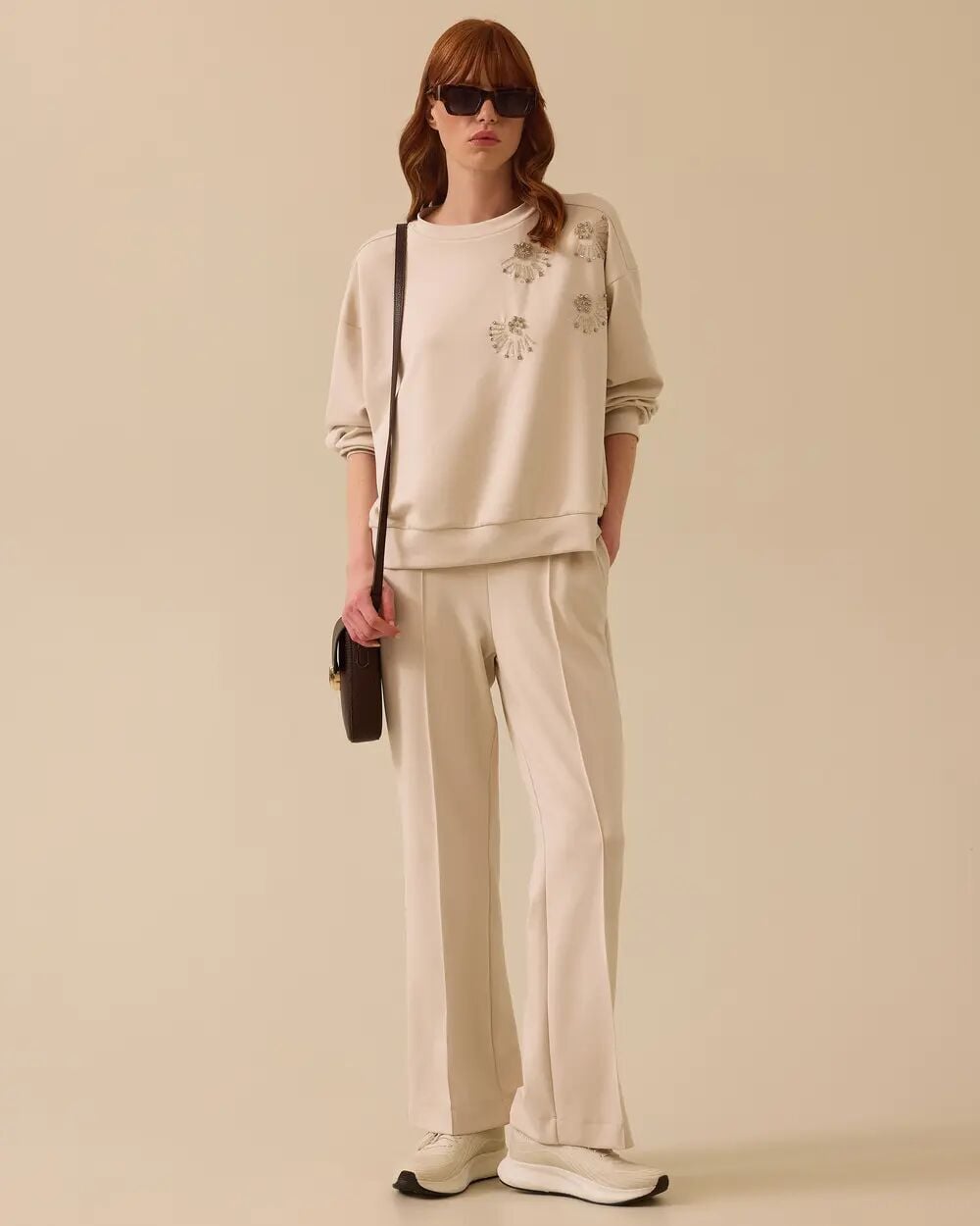 10001 AKSESUARLI SWEATSHİRT HAKİM YAKA ÖNÜ TAŞ VE BONCUK İŞLEMELİ DÜŞÜK OMUZ AKSESUARLI SWEATSHİRT #03-25#